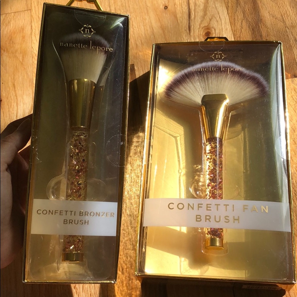 Makeup brushes